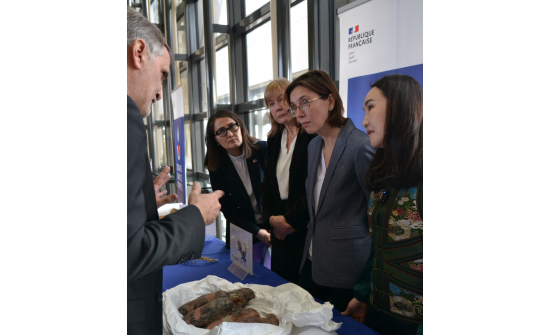 ҮЛЭГ ГҮРВЭЛИЙН ЧУЛУУЖСАН ОЛДВОРЫГ ЭГҮҮЛЭН АВЛАА