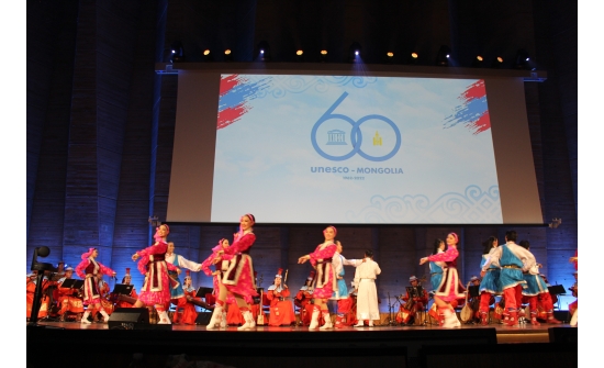 LE SPECTACLE « LEGENDE DES NOMADES » SUR LA SCÈNE DE L’UNESCO