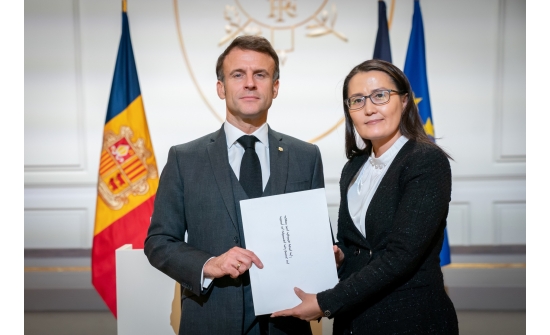 Ambassadrice Extraordinaire et Plénipotentiaire de Mongolie en France, a présenté les Lettres de créance l'accréditant Co-Prince d'Andorre, Président de la République française