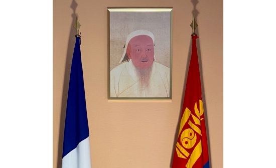 INSTALLATION DU PORTRAIT DE GENGIS KHAN