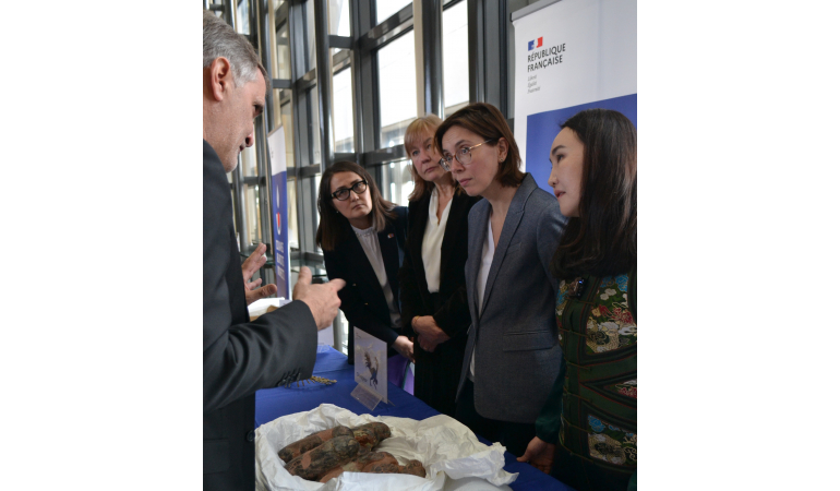 ҮЛЭГ ГҮРВЭЛИЙН ЧУЛУУЖСАН ОЛДВОРЫГ ЭГҮҮЛЭН АВЛАА